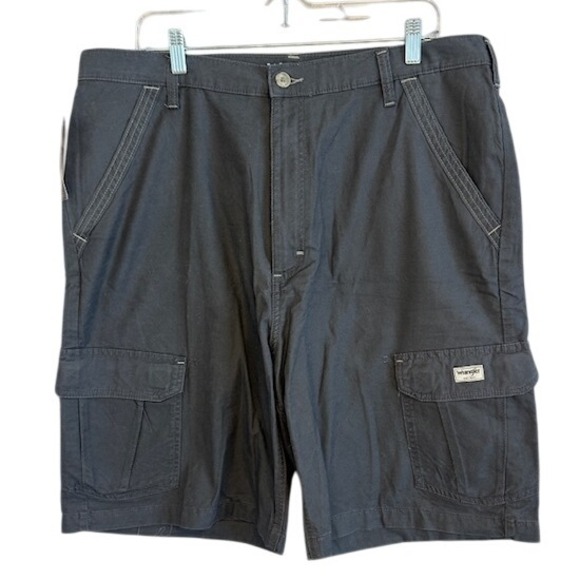 NWT Wrangler Men's Cargo Shorts‎ Charcoal Gray Size 36 Inseam 9" - Picture 1 of 8
